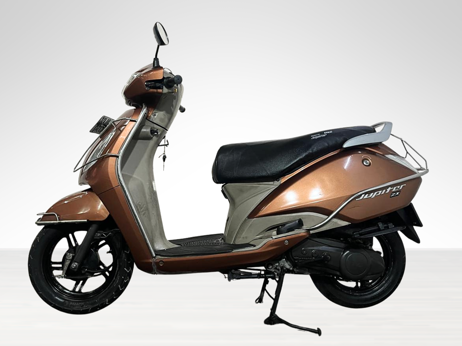 エミ TVS Jupiter 125 Drum - Alloy Wheel 2025 - Vutto